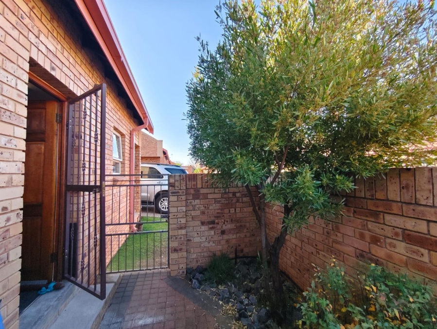 3 Bedroom Property for Sale in Langenhovenpark Free State